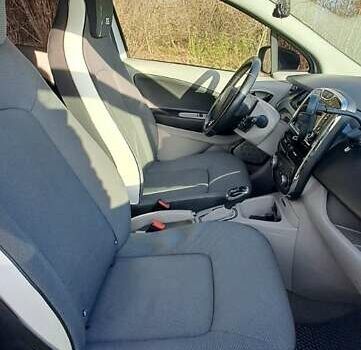 Белый Рено Зое, объемом двигателя 0 л и пробегом 163 тыс. км за 7950 $, фото 23 на Automoto.ua