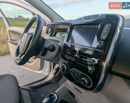 Белый Рено Зое, объемом двигателя 0 л и пробегом 51 тыс. км за 6995 $, фото 38 на Automoto.ua