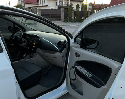 Белый Рено Зое, объемом двигателя 0 л и пробегом 76 тыс. км за 7799 $, фото 14 на Automoto.ua