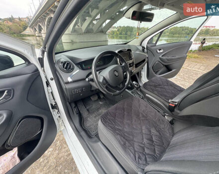 Білий Рено Зое, об'ємом двигуна 0 л та пробігом 98 тис. км за 9500 $, фото 11 на Automoto.ua