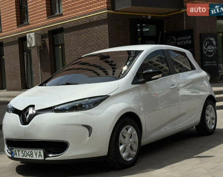 Белый Рено Зое, объемом двигателя 0 л и пробегом 50 тыс. км за 7650 $, фото 12 на Automoto.ua