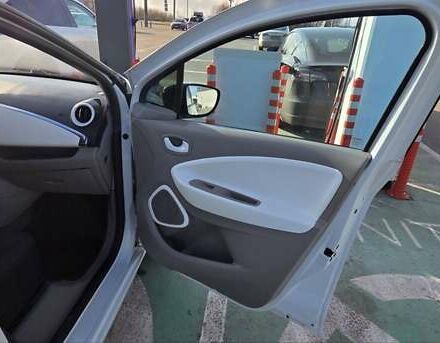 Білий Рено Зое, об'ємом двигуна 0 л та пробігом 192 тис. км за 5700 $, фото 16 на Automoto.ua