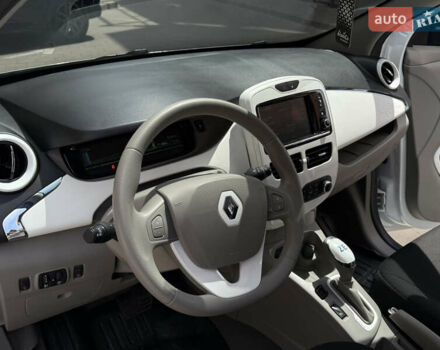 Белый Рено Зое, объемом двигателя 0 л и пробегом 50 тыс. км за 7650 $, фото 17 на Automoto.ua