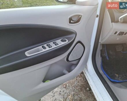 Білий Рено Зое, об'ємом двигуна 0 л та пробігом 85 тис. км за 8500 $, фото 7 на Automoto.ua