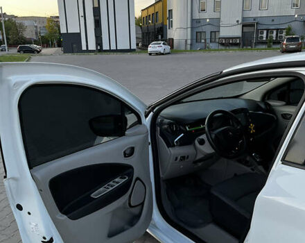 Белый Рено Зое, объемом двигателя 0 л и пробегом 76 тыс. км за 7799 $, фото 9 на Automoto.ua