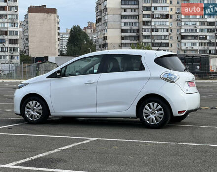 Белый Рено Зое, объемом двигателя 0 л и пробегом 80 тыс. км за 6800 $, фото 5 на Automoto.ua