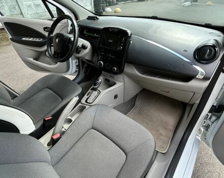 Белый Рено Зое, объемом двигателя 0 л и пробегом 93 тыс. км за 7500 $, фото 8 на Automoto.ua