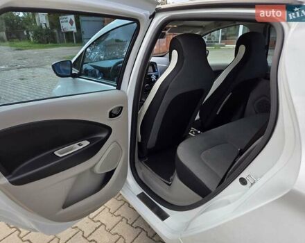 Белый Рено Зое, объемом двигателя 0 л и пробегом 147 тыс. км за 5900 $, фото 13 на Automoto.ua