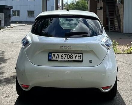 Белый Рено Зое, объемом двигателя 0 л и пробегом 94 тыс. км за 7500 $, фото 4 на Automoto.ua
