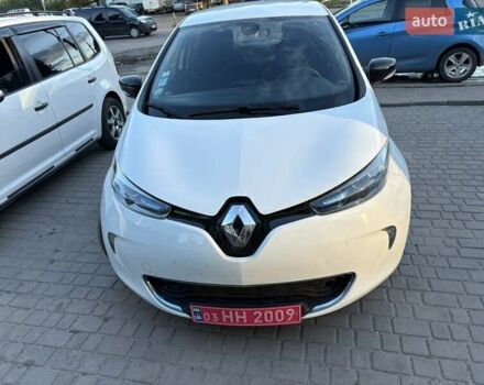 Белый Рено Зое, объемом двигателя 0 л и пробегом 56 тыс. км за 9900 $, фото 5 на Automoto.ua
