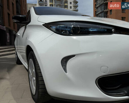 Белый Рено Зое, объемом двигателя 0 л и пробегом 50 тыс. км за 7650 $, фото 15 на Automoto.ua