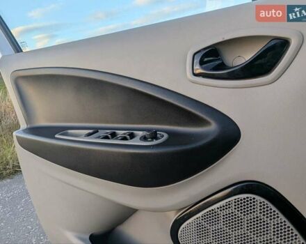 Белый Рено Зое, объемом двигателя 0 л и пробегом 51 тыс. км за 6995 $, фото 37 на Automoto.ua