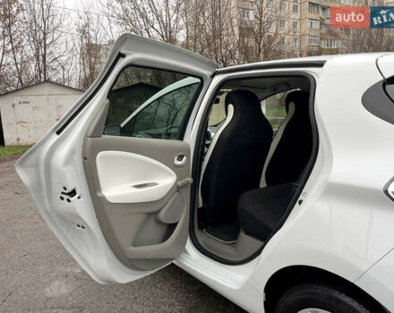 Белый Рено Зое, объемом двигателя 0 л и пробегом 115 тыс. км за 5950 $, фото 11 на Automoto.ua
