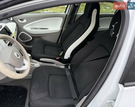 Білий Рено Зое, об'ємом двигуна 0 л та пробігом 80 тис. км за 5800 $, фото 16 на Automoto.ua