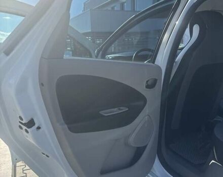 Білий Рено Зое, об'ємом двигуна 0 л та пробігом 105 тис. км за 7100 $, фото 8 на Automoto.ua