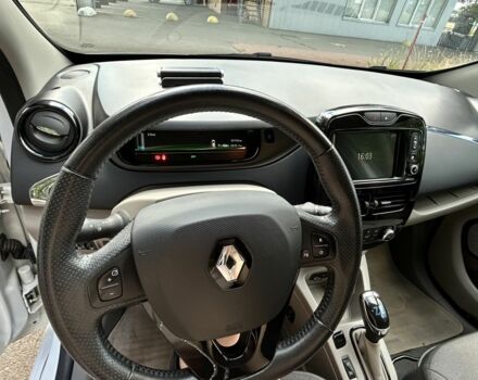 Белый Рено Зое, объемом двигателя 0 л и пробегом 93 тыс. км за 7500 $, фото 9 на Automoto.ua