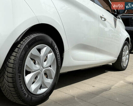 Белый Рено Зое, объемом двигателя 0 л и пробегом 50 тыс. км за 7650 $, фото 13 на Automoto.ua