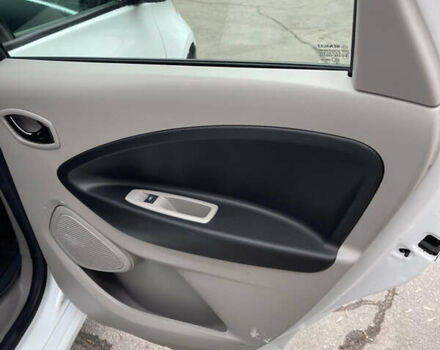 Белый Рено Зое, объемом двигателя 0 л и пробегом 115 тыс. км за 7100 $, фото 21 на Automoto.ua