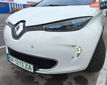 Белый Рено Зое, объемом двигателя 0 л и пробегом 79 тыс. км за 7100 $, фото 11 на Automoto.ua