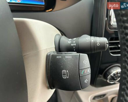 Білий Рено Зое, об'ємом двигуна 0 л та пробігом 87 тис. км за 7800 $, фото 17 на Automoto.ua