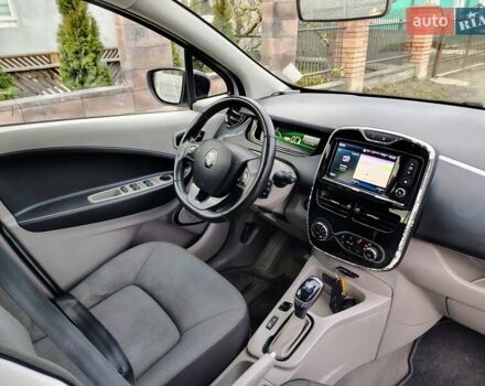 Білий Рено Зое, об'ємом двигуна 0 л та пробігом 40 тис. км за 6900 $, фото 11 на Automoto.ua