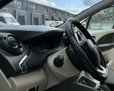 Белый Рено Зое, объемом двигателя 0 л и пробегом 80 тыс. км за 6999 $, фото 16 на Automoto.ua