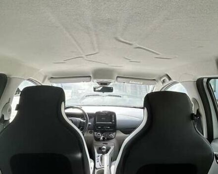 Белый Рено Зое, объемом двигателя 0 л и пробегом 94 тыс. км за 7500 $, фото 9 на Automoto.ua