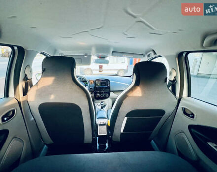 Белый Рено Зое, объемом двигателя 0 л и пробегом 70 тыс. км за 7500 $, фото 8 на Automoto.ua