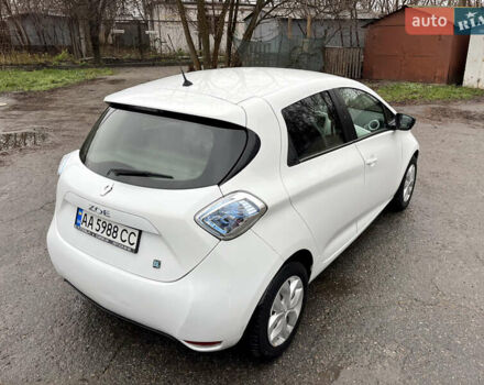 Белый Рено Зое, объемом двигателя 0 л и пробегом 115 тыс. км за 5950 $, фото 5 на Automoto.ua