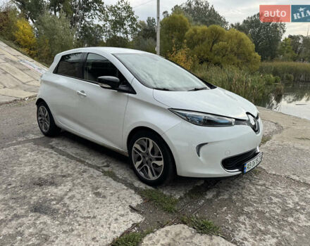 Білий Рено Зое, об'ємом двигуна 0 л та пробігом 98 тис. км за 9500 $, фото 6 на Automoto.ua