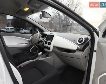Белый Рено Зое, объемом двигателя 0 л и пробегом 79 тыс. км за 7100 $, фото 8 на Automoto.ua
