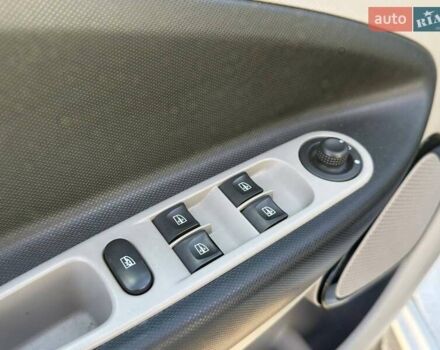 Белый Рено Зое, объемом двигателя 0 л и пробегом 89 тыс. км за 8500 $, фото 10 на Automoto.ua