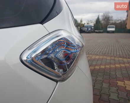 Білий Рено Зое, об'ємом двигуна 0 л та пробігом 112 тис. км за 6777 $, фото 23 на Automoto.ua