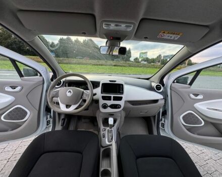 Белый Рено Зое, объемом двигателя 0 л и пробегом 164 тыс. км за 5999 $, фото 6 на Automoto.ua