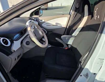Білий Рено Зое, об'ємом двигуна 0 л та пробігом 192 тис. км за 5700 $, фото 30 на Automoto.ua
