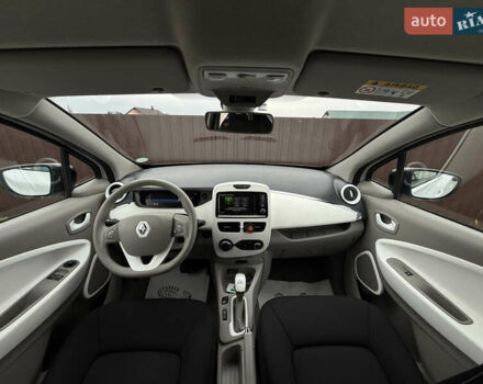 Белый Рено Зое, объемом двигателя 0 л и пробегом 125 тыс. км за 6700 $, фото 29 на Automoto.ua