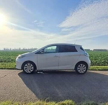 Белый Рено Зое, объемом двигателя 0 л и пробегом 163 тыс. км за 7950 $, фото 4 на Automoto.ua