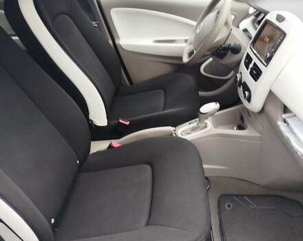 Белый Рено Зое, объемом двигателя 0 л и пробегом 96 тыс. км за 6850 $, фото 10 на Automoto.ua