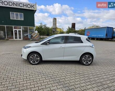 Белый Рено Зое, объемом двигателя 0 л и пробегом 147 тыс. км за 5900 $, фото 2 на Automoto.ua