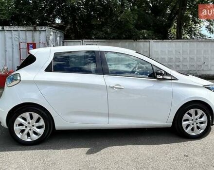 Белый Рено Зое, объемом двигателя 0 л и пробегом 94 тыс. км за 7500 $, фото 2 на Automoto.ua