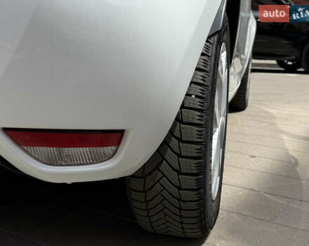 Белый Рено Зое, объемом двигателя 0 л и пробегом 50 тыс. км за 7650 $, фото 14 на Automoto.ua