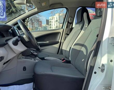 Белый Рено Зое, объемом двигателя 0 л и пробегом 89 тыс. км за 8500 $, фото 9 на Automoto.ua