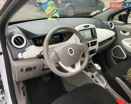Белый Рено Зое, объемом двигателя 0 л и пробегом 91 тыс. км за 8999 $, фото 5 на Automoto.ua