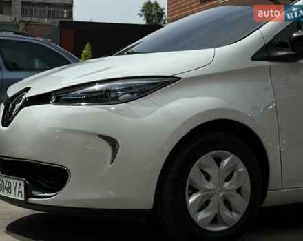 Белый Рено Зое, объемом двигателя 0 л и пробегом 50 тыс. км за 7650 $, фото 11 на Automoto.ua