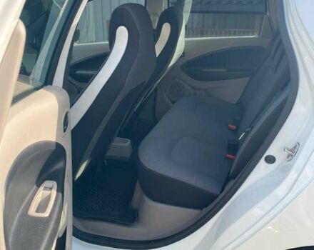 Белый Рено Зое, объемом двигателя 0 л и пробегом 51 тыс. км за 7400 $, фото 5 на Automoto.ua