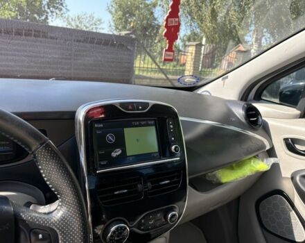 Белый Рено Зое, объемом двигателя 0 л и пробегом 82 тыс. км за 5800 $, фото 17 на Automoto.ua