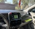 Белый Рено Зое, объемом двигателя 0 л и пробегом 82 тыс. км за 5800 $, фото 17 на Automoto.ua