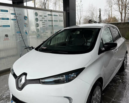Белый Рено Зое, объемом двигателя 0 л и пробегом 130 тыс. км за 6999 $, фото 2 на Automoto.ua