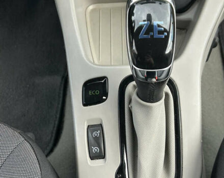 Белый Рено Зое, объемом двигателя 0 л и пробегом 80 тыс. км за 6999 $, фото 31 на Automoto.ua