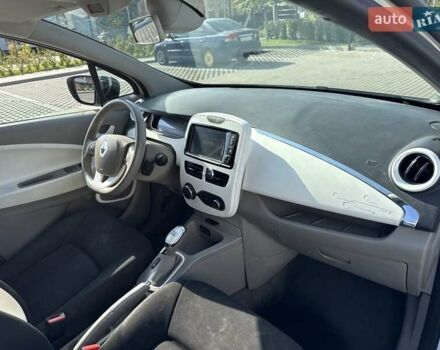 Белый Рено Зое, объемом двигателя 0 л и пробегом 147 тыс. км за 5900 $, фото 18 на Automoto.ua